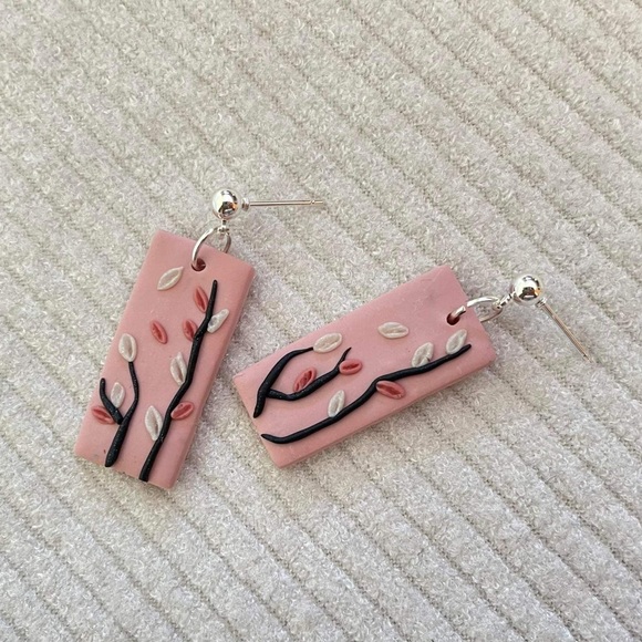 Blue Willow Boutique Earrings - Picture 2 of 2